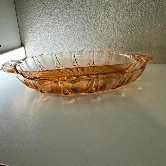 Pink Glass Oval Relish Tray with Handles – Vintage Sunburst Pattern - Picture 10 of 11